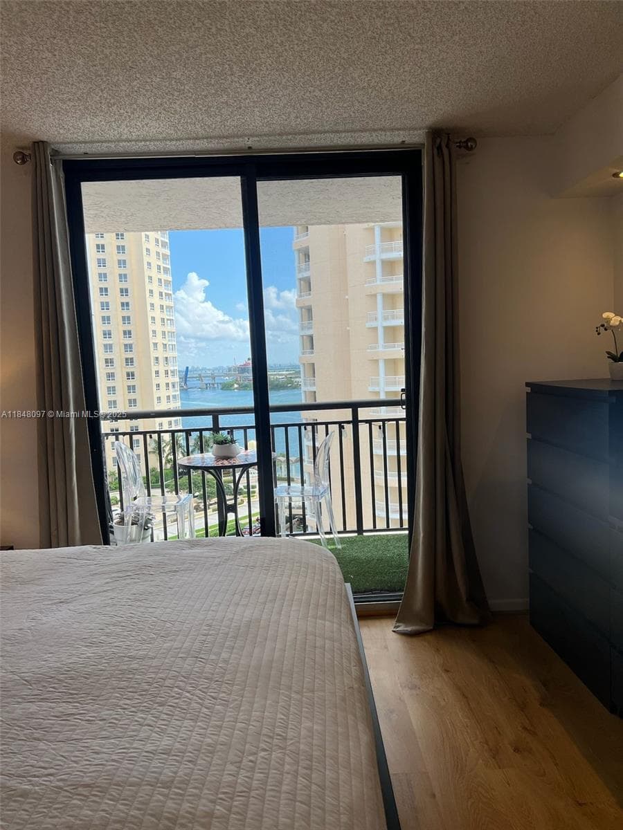 540 Brickell Key Dr # 1524, Miami FL 33131 — 23