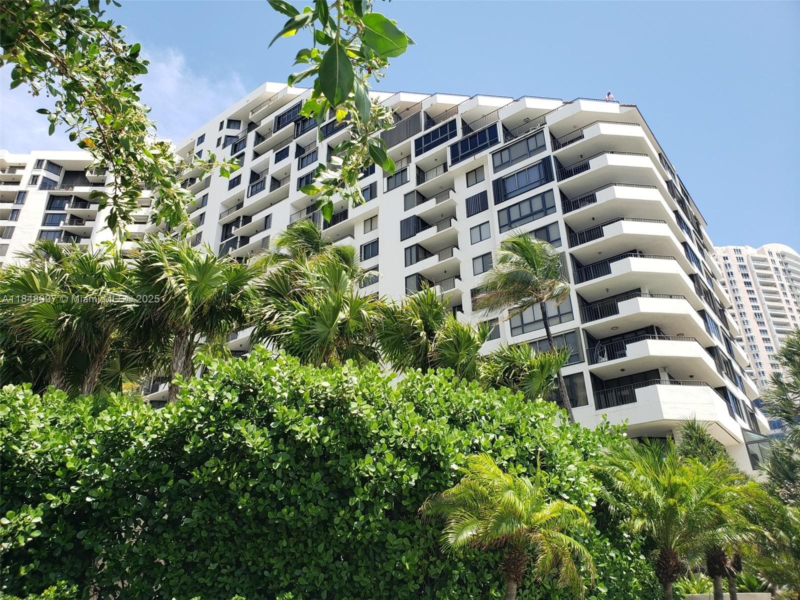 540 Brickell Key Dr # 1524, Miami FL 33131 — 42