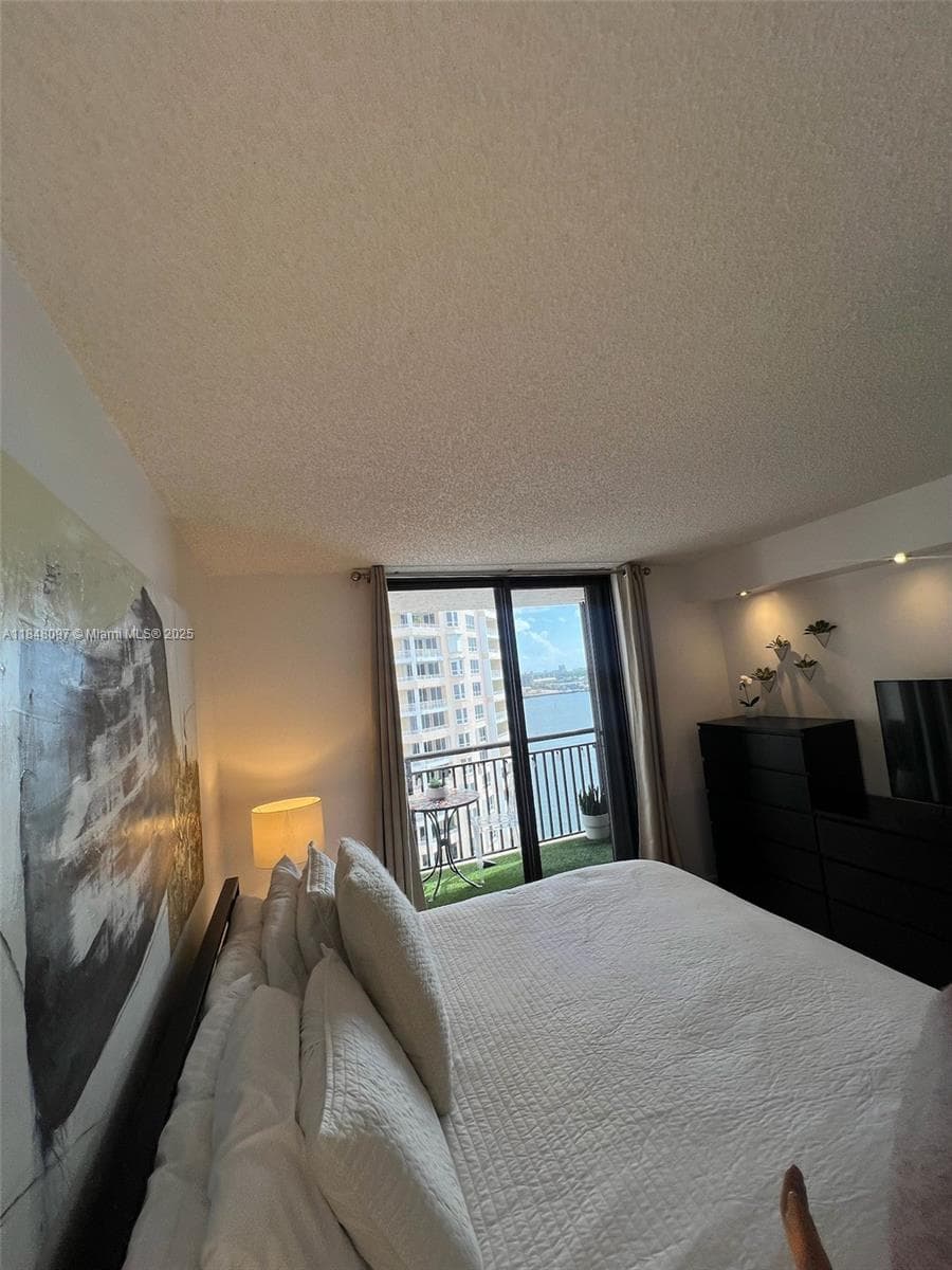 540 Brickell Key Dr # 1524, Miami FL 33131 — 17