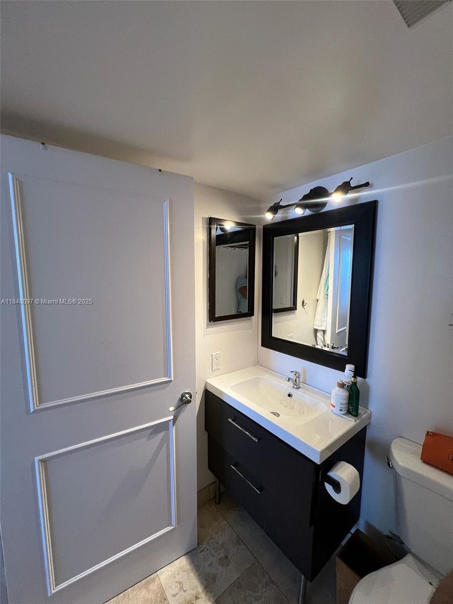540 Brickell Key Dr # 1524, Miami FL 33131 — 24