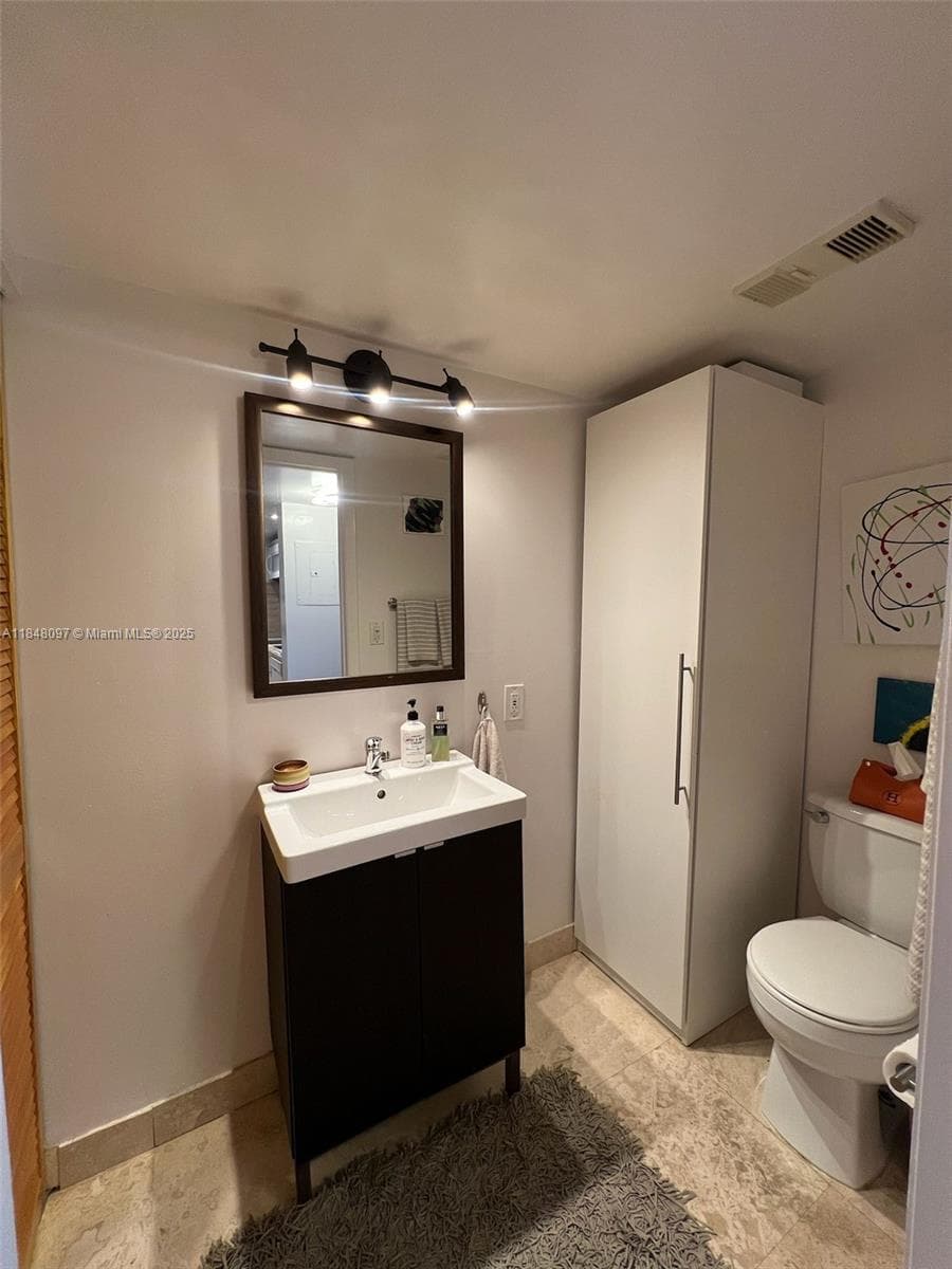 540 Brickell Key Dr # 1524, Miami FL 33131 — 14