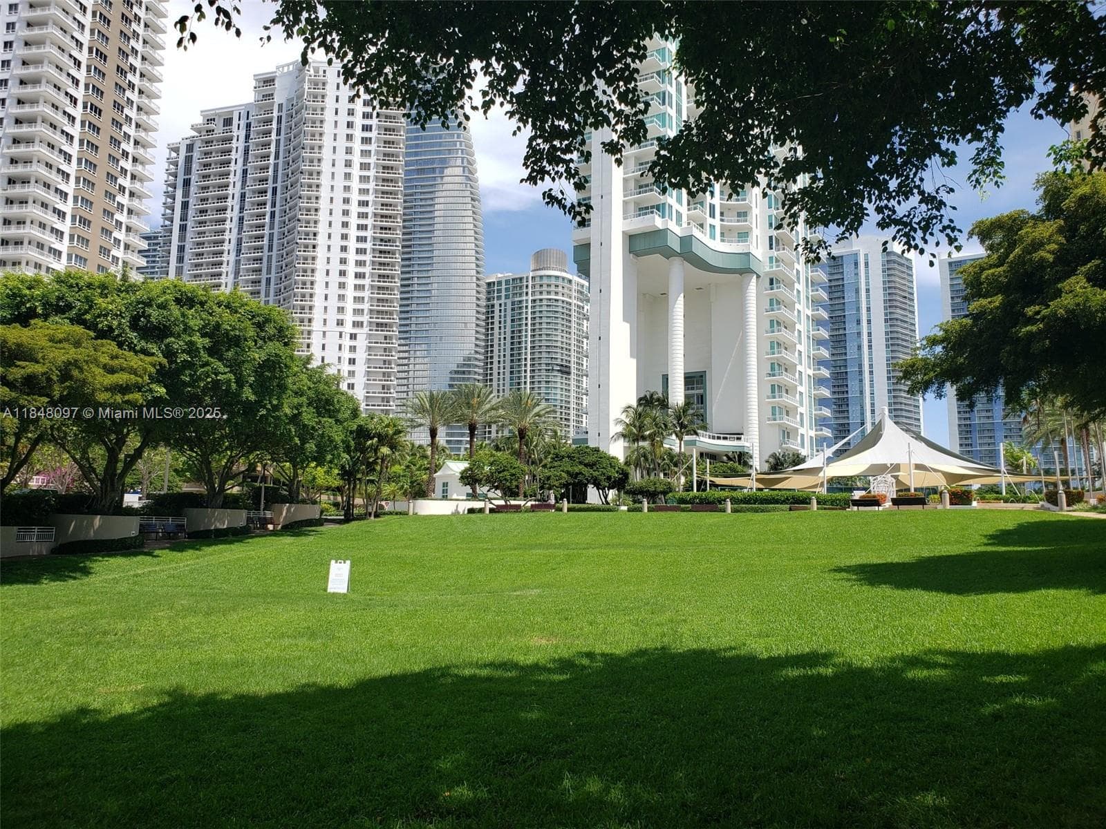 540 Brickell Key Dr # 1524, Miami FL 33131 — 41
