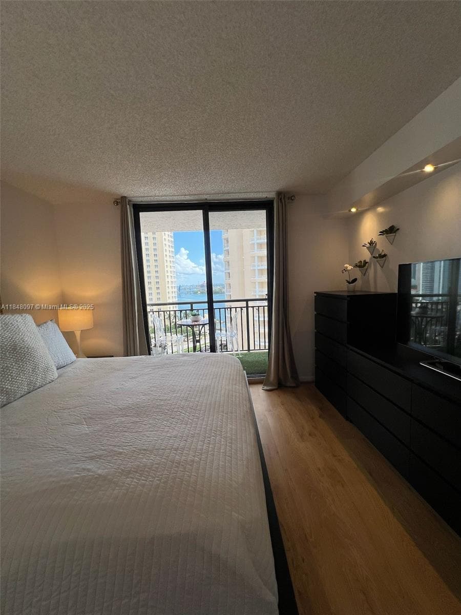 540 Brickell Key Dr # 1524, Miami FL 33131 — 18