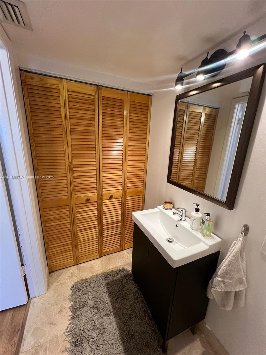 540 Brickell Key Dr # 1524, Miami FL 33131 — 15