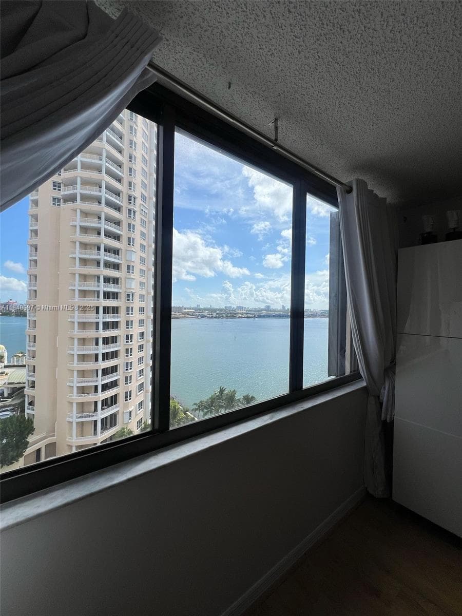 540 Brickell Key Dr # 1524, Miami FL 33131 — 11