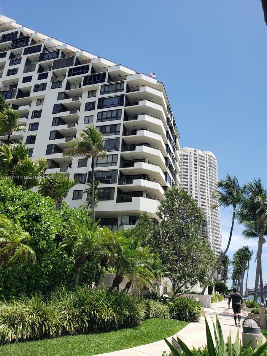 540 Brickell Key Dr # 1524, Miami FL 33131 — 44
