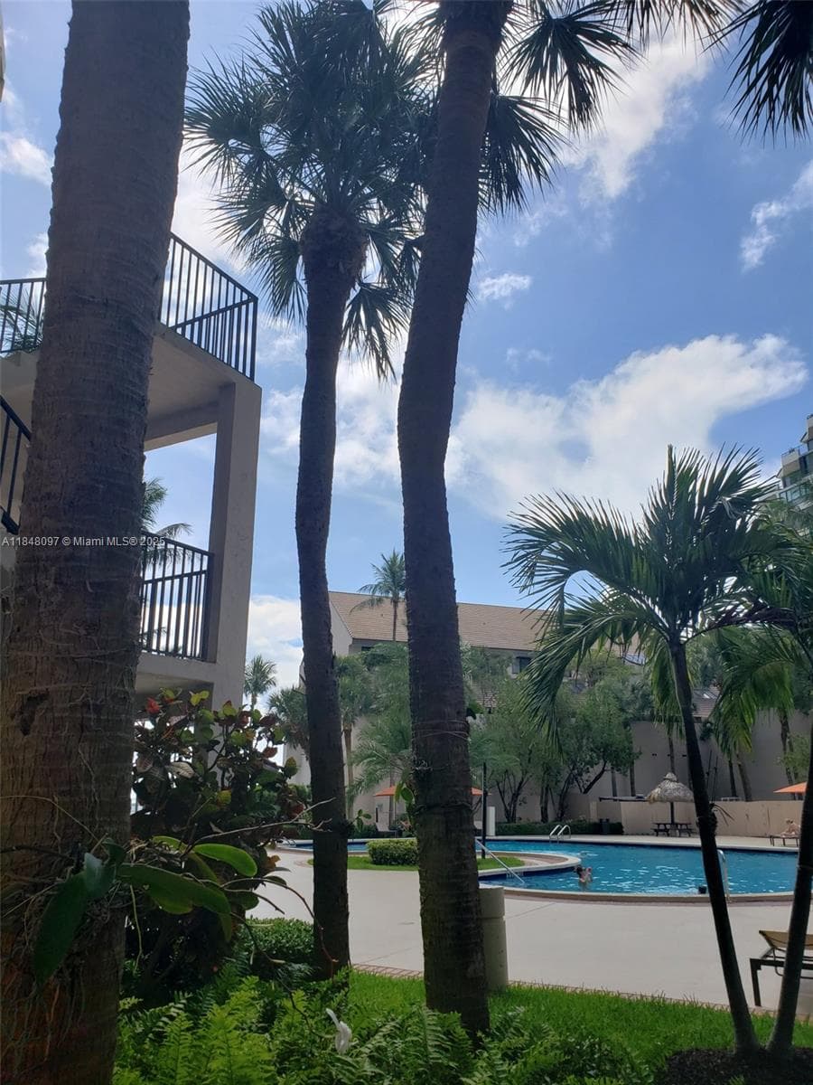540 Brickell Key Dr # 1524, Miami FL 33131 — 31