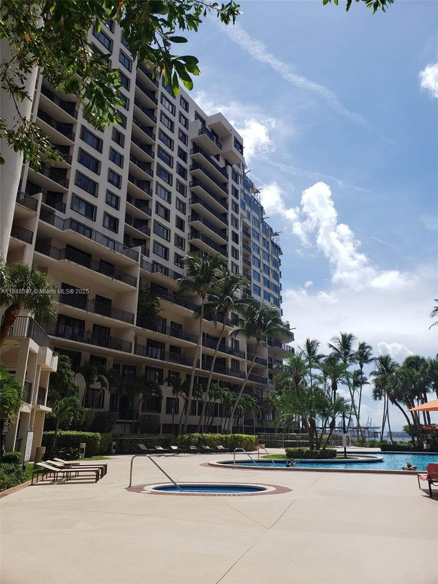 540 Brickell Key Dr # 1524, Miami FL 33131 — 39