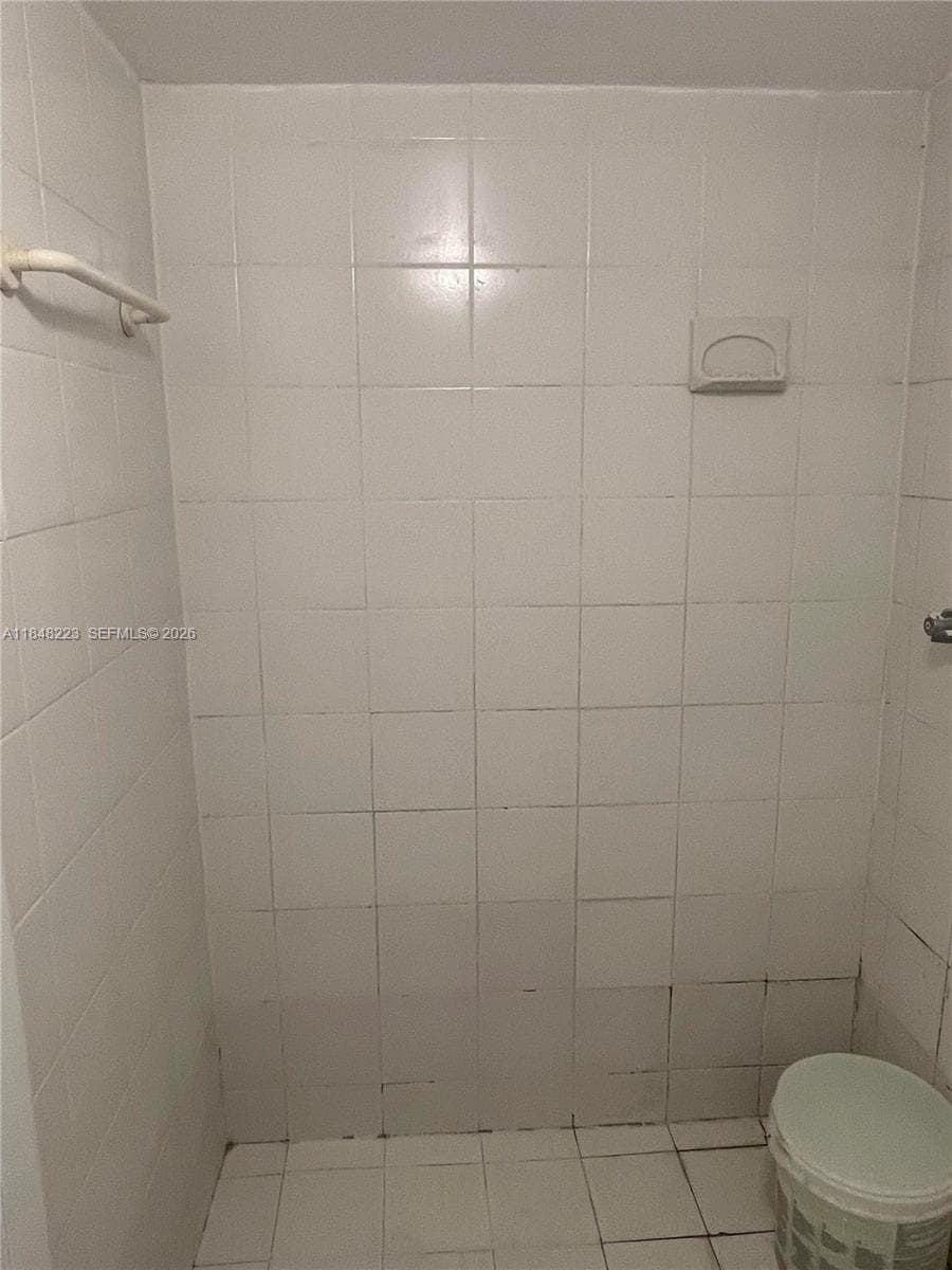 1325 W 68th St # 221, Hialeah FL 33014 — 11