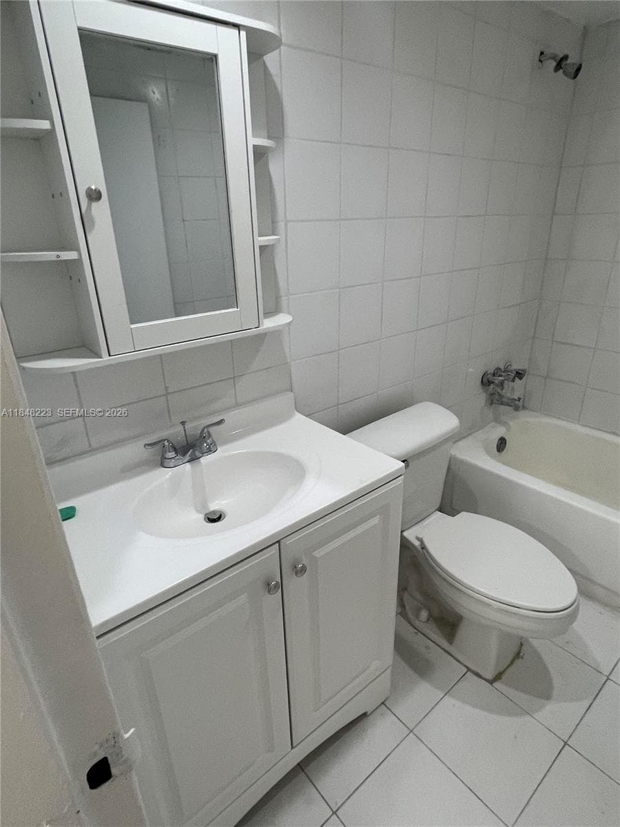 1325 W 68th St # 221, Hialeah FL 33014 — 8