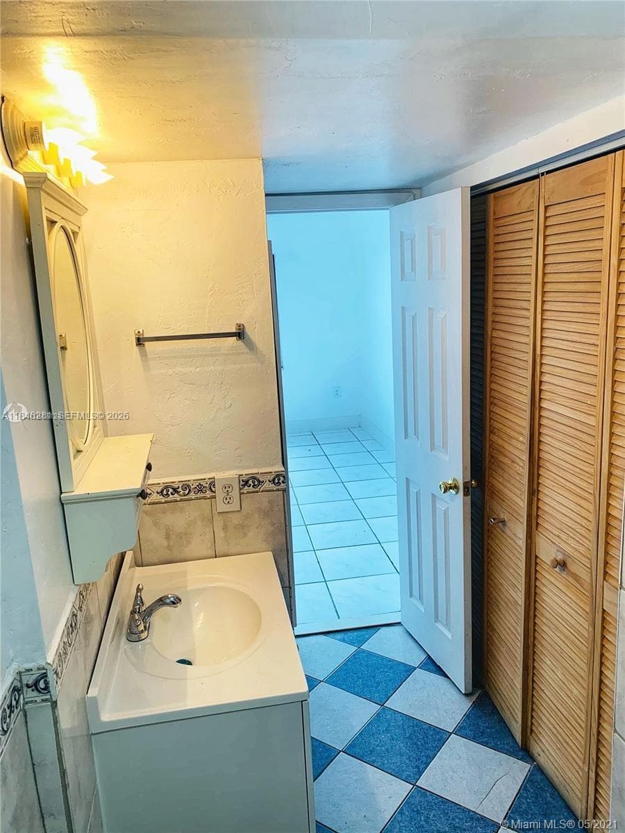 1325 W 68th St # 514, Hialeah FL 33014 — 17