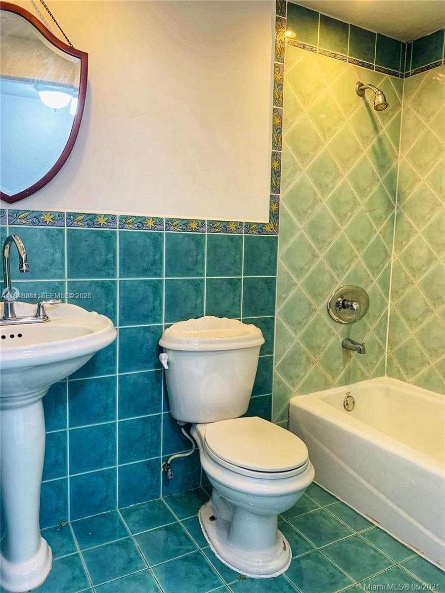 1325 W 68th St # 514, Hialeah FL 33014 — 12