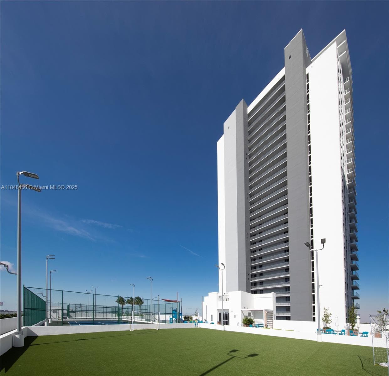 16385 Biscayne Blvd, North Miami Beach FL 33160 — 57
