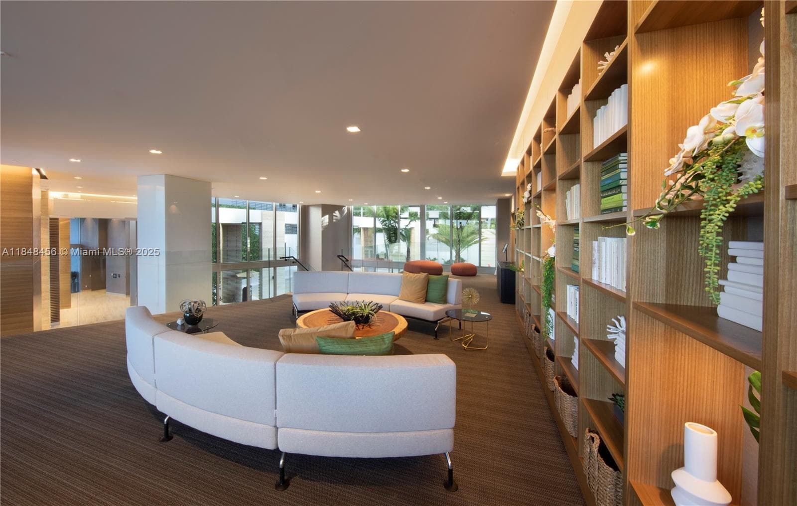 16385 Biscayne Blvd, North Miami Beach FL 33160 — 33