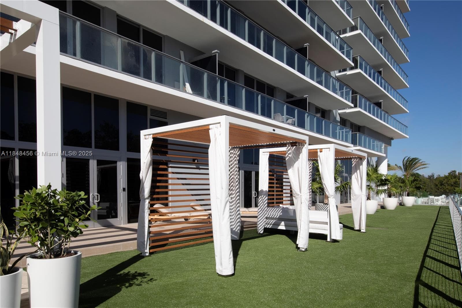 16385 Biscayne Blvd, North Miami Beach FL 33160 — 50