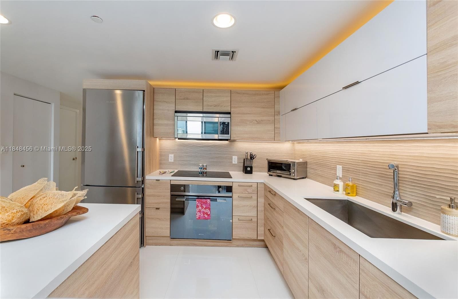 16385 Biscayne Blvd, North Miami Beach FL 33160 — 8