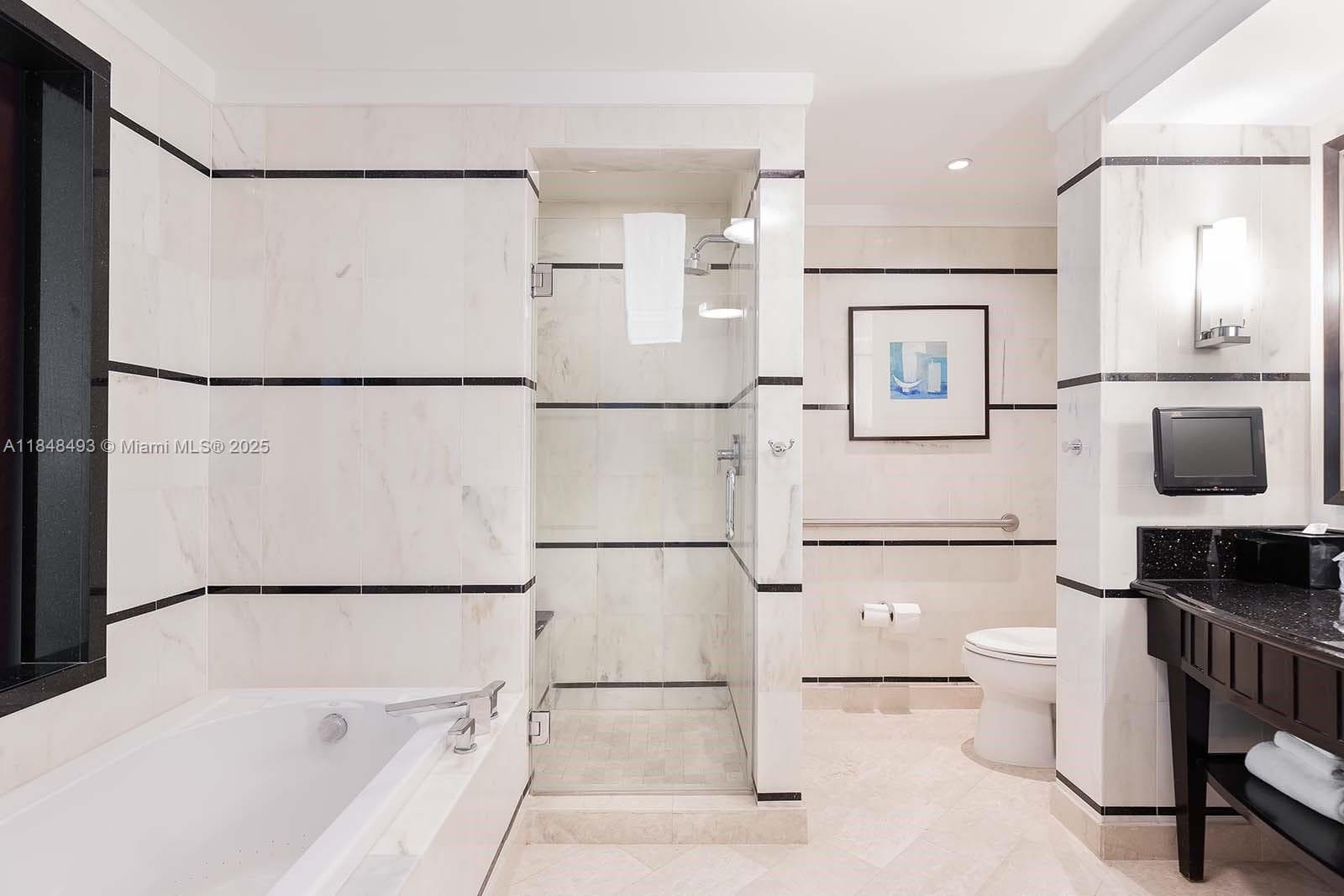 4391 Collins Ave # 1605, Miami Beach FL 33140 — 21