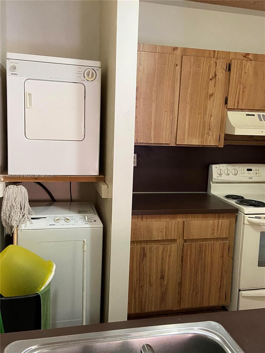 440 E 23rd St # 1416, Hialeah FL 33013 — 3