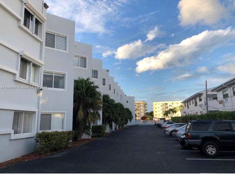 Rive Marseilles Condo, Miami Beach, FL — 2