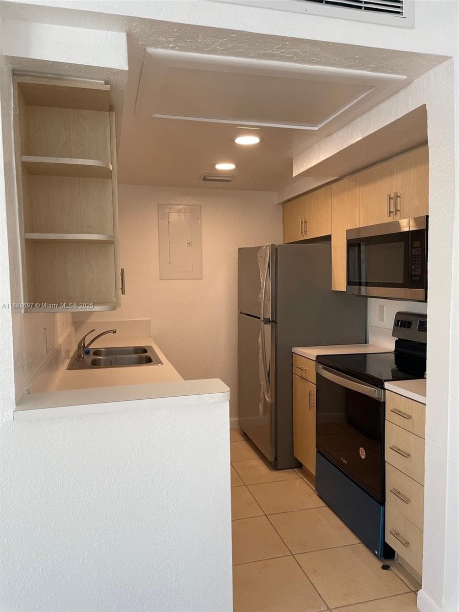 Rive Marseilles Condo, Miami Beach, FL — 7