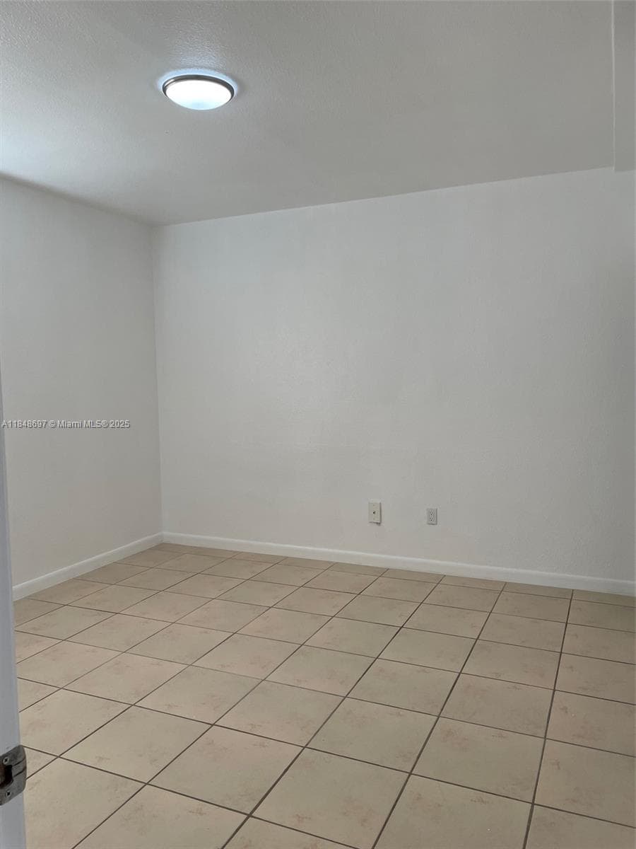 Rive Marseilles Condo, Miami Beach, FL — 8