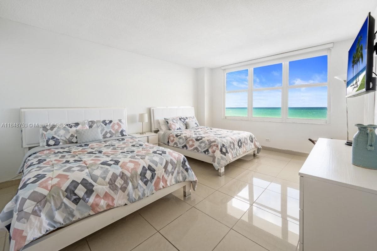 5601 Collins Ave # 511, Miami Beach FL 33140 — 2
