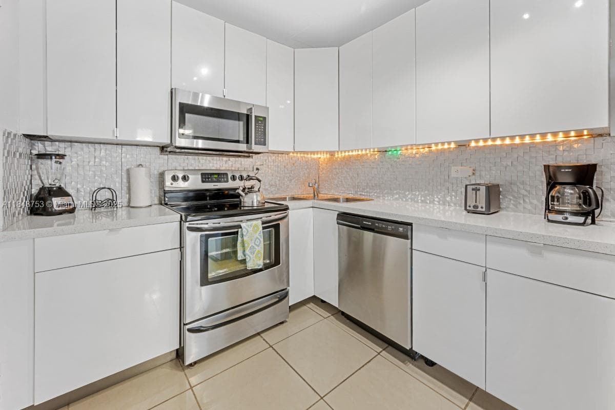 5601 Collins Ave # 511, Miami Beach FL 33140 — 16
