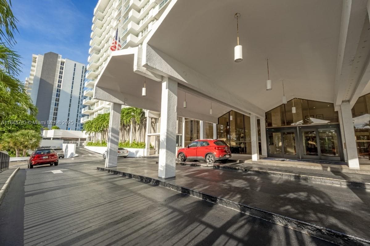 5601 Collins Ave # 511, Miami Beach FL 33140 — 26