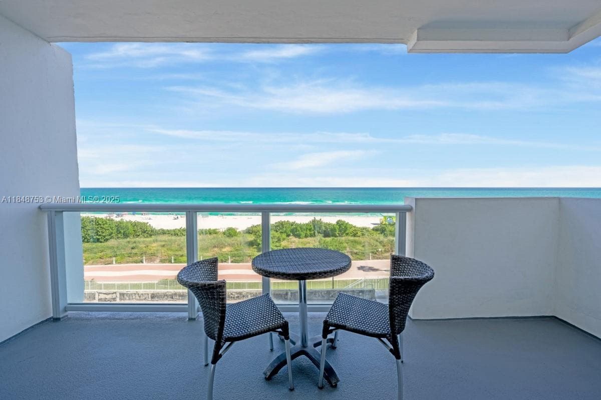 5601 Collins Ave # 511, Miami Beach FL 33140 — 3