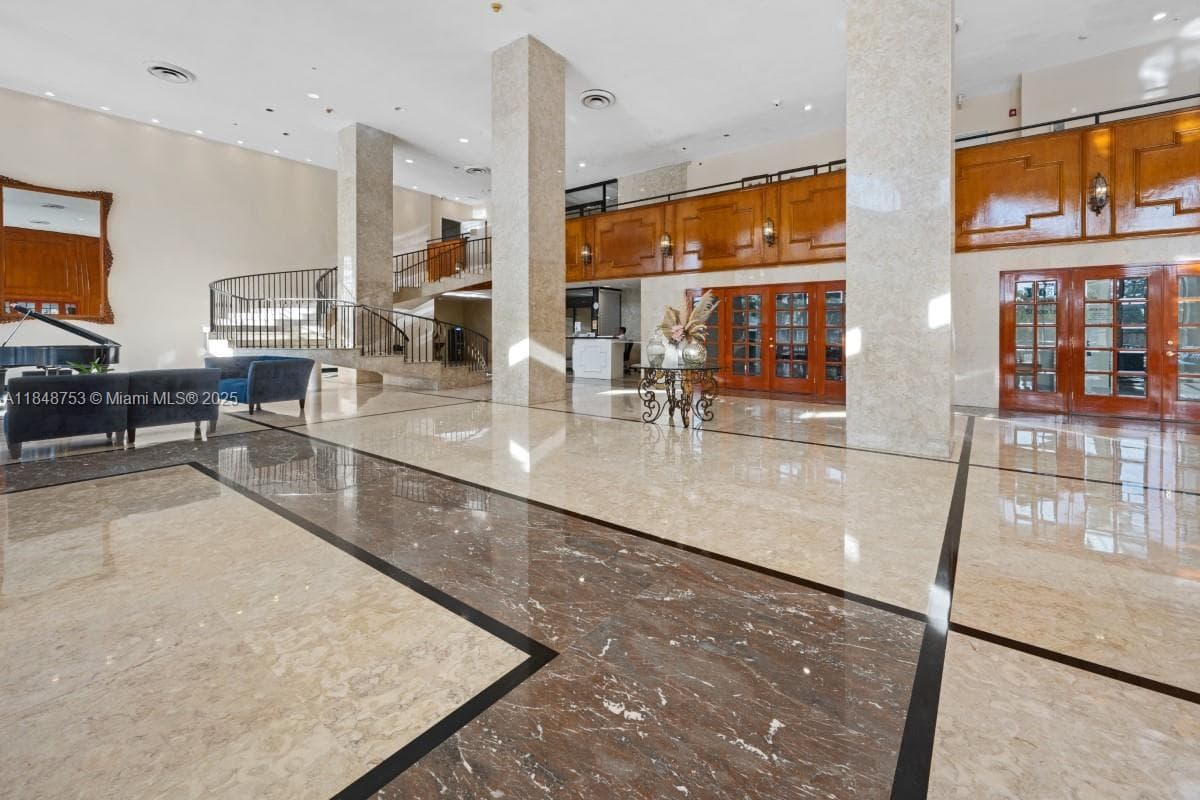 5601 Collins Ave # 511, Miami Beach FL 33140 — 32