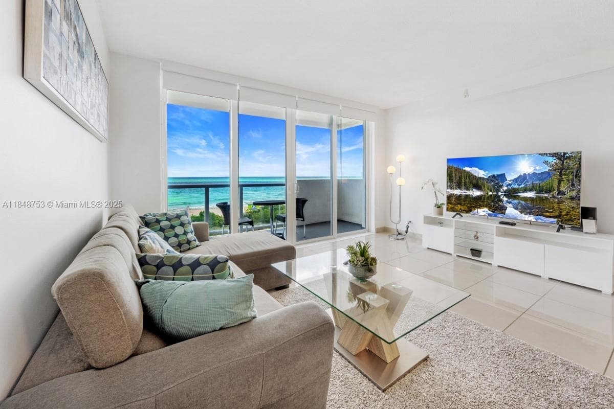 5601 Collins Ave # 511, Miami Beach FL 33140 — 1