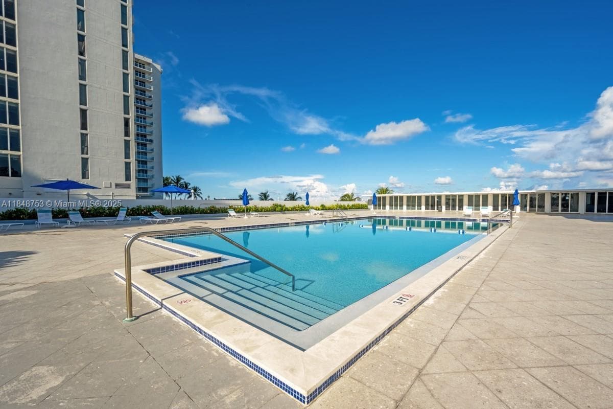 5601 Collins Ave # 511, Miami Beach FL 33140 — 30
