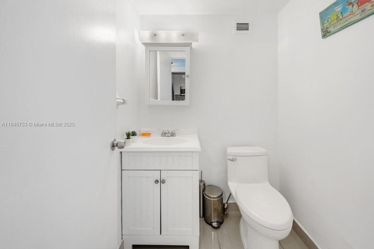 5601 Collins Ave # 511, Miami Beach FL 33140 — 14