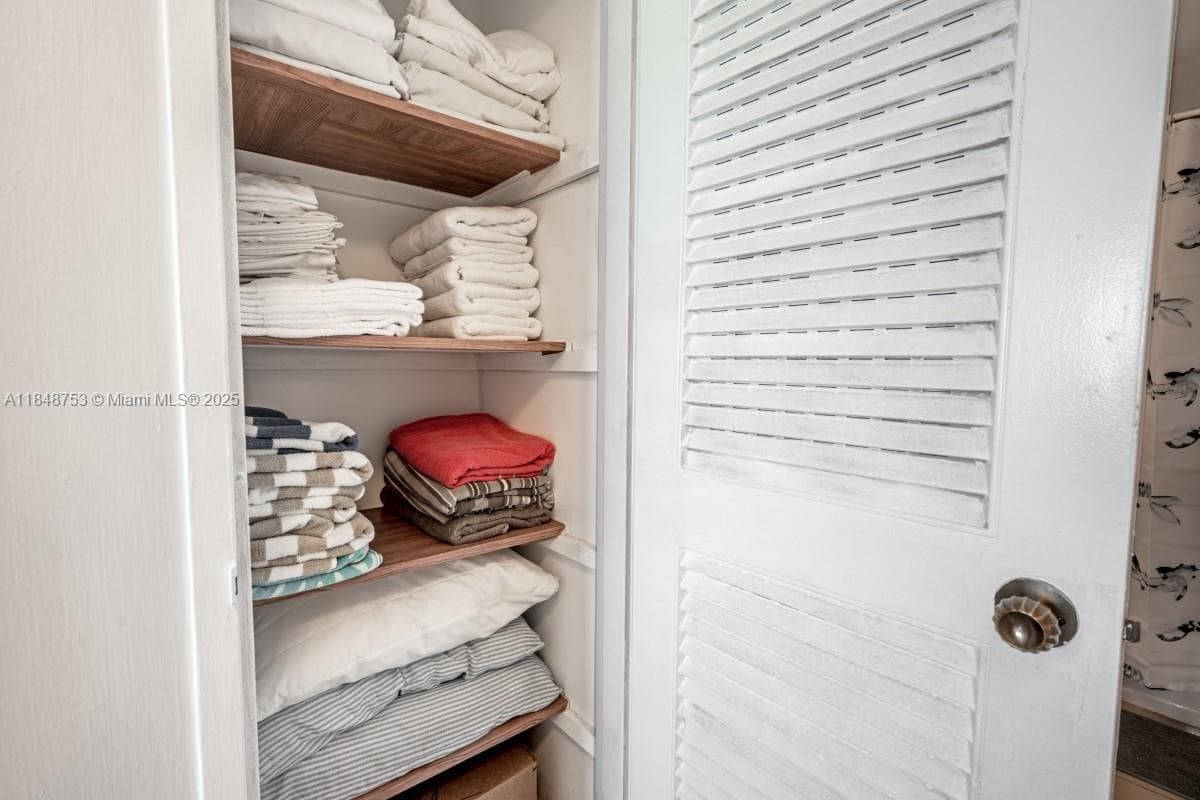5601 Collins Ave # 511, Miami Beach FL 33140 — 35