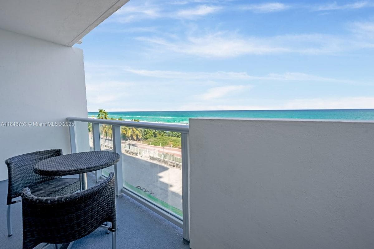 5601 Collins Ave # 511, Miami Beach FL 33140 — 4