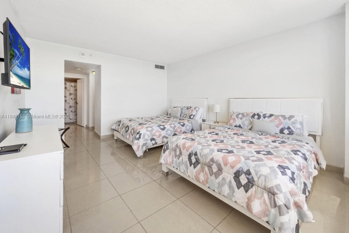 5601 Collins Ave # 511, Miami Beach FL 33140 — 8