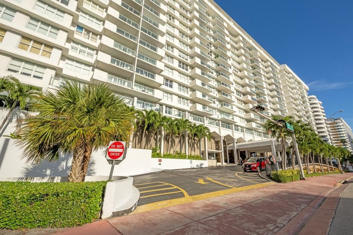 5601 Collins Ave # 511, Miami Beach FL 33140 — 25