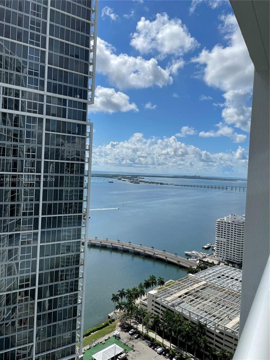 485 Brickell Ave # 3711, Miami FL 33131 — 17
