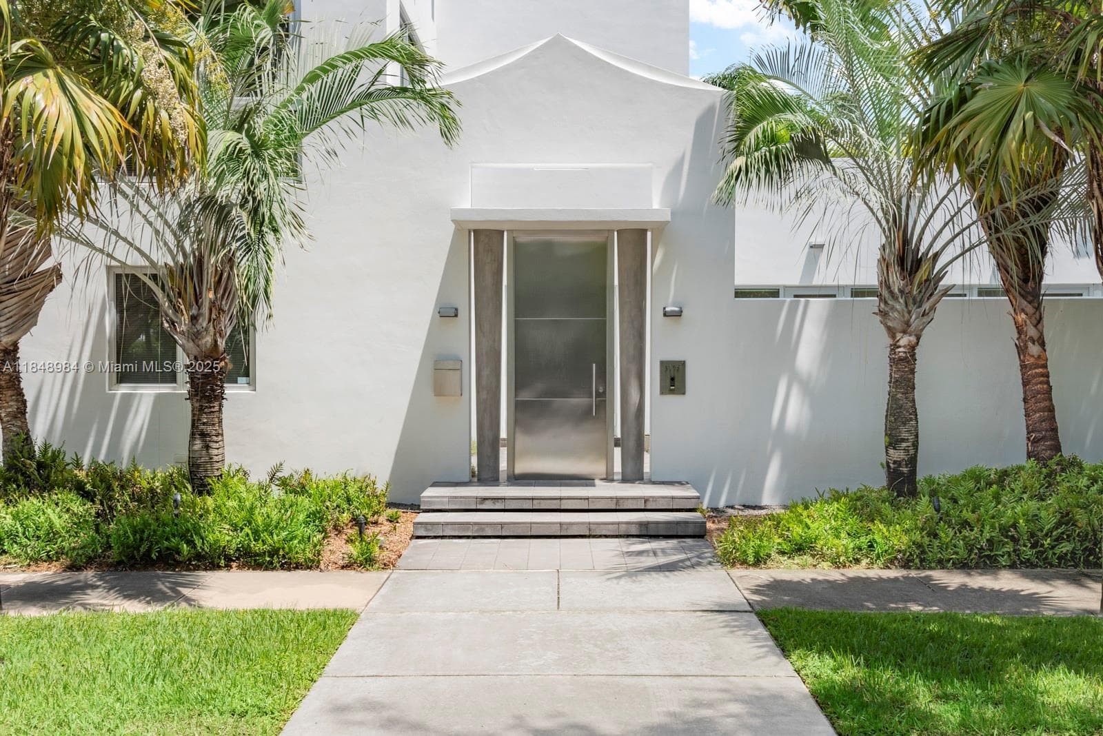 3175 Washington St, Miami FL 33133 — 5