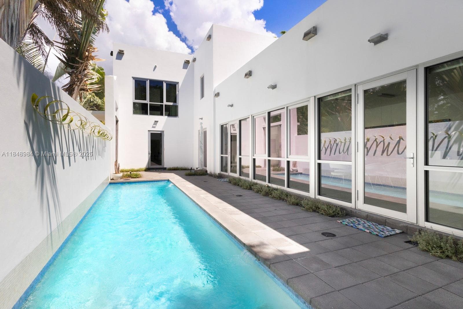 3175 Washington St, Miami FL 33133 — 20