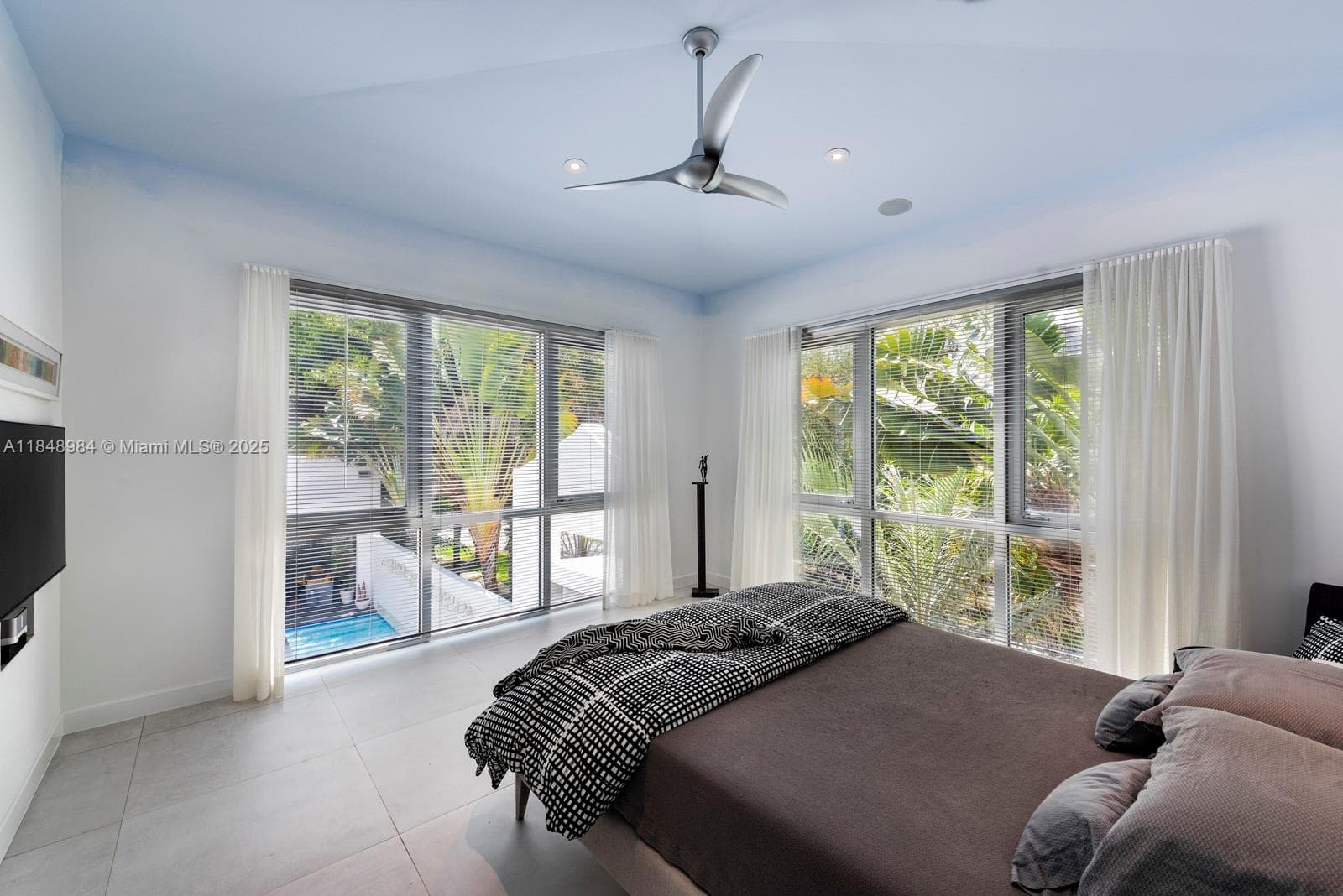 3175 Washington St, Miami FL 33133 — 34