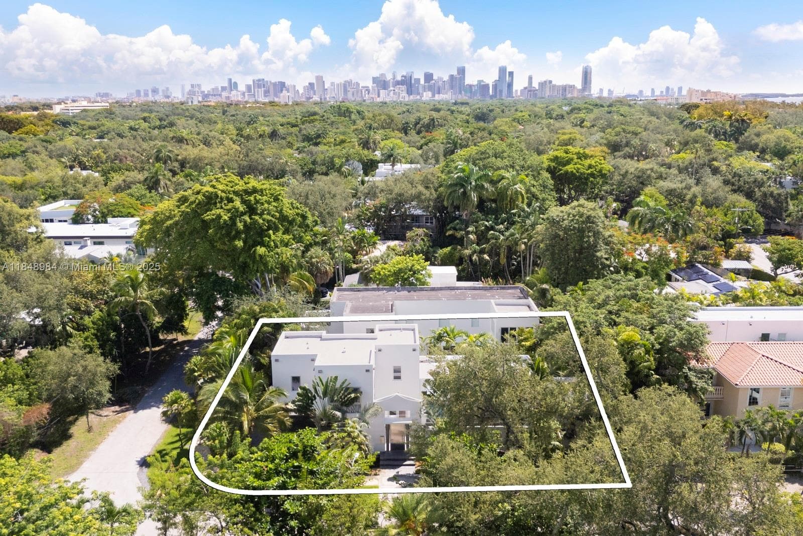 3175 Washington St, Miami FL 33133 — 39