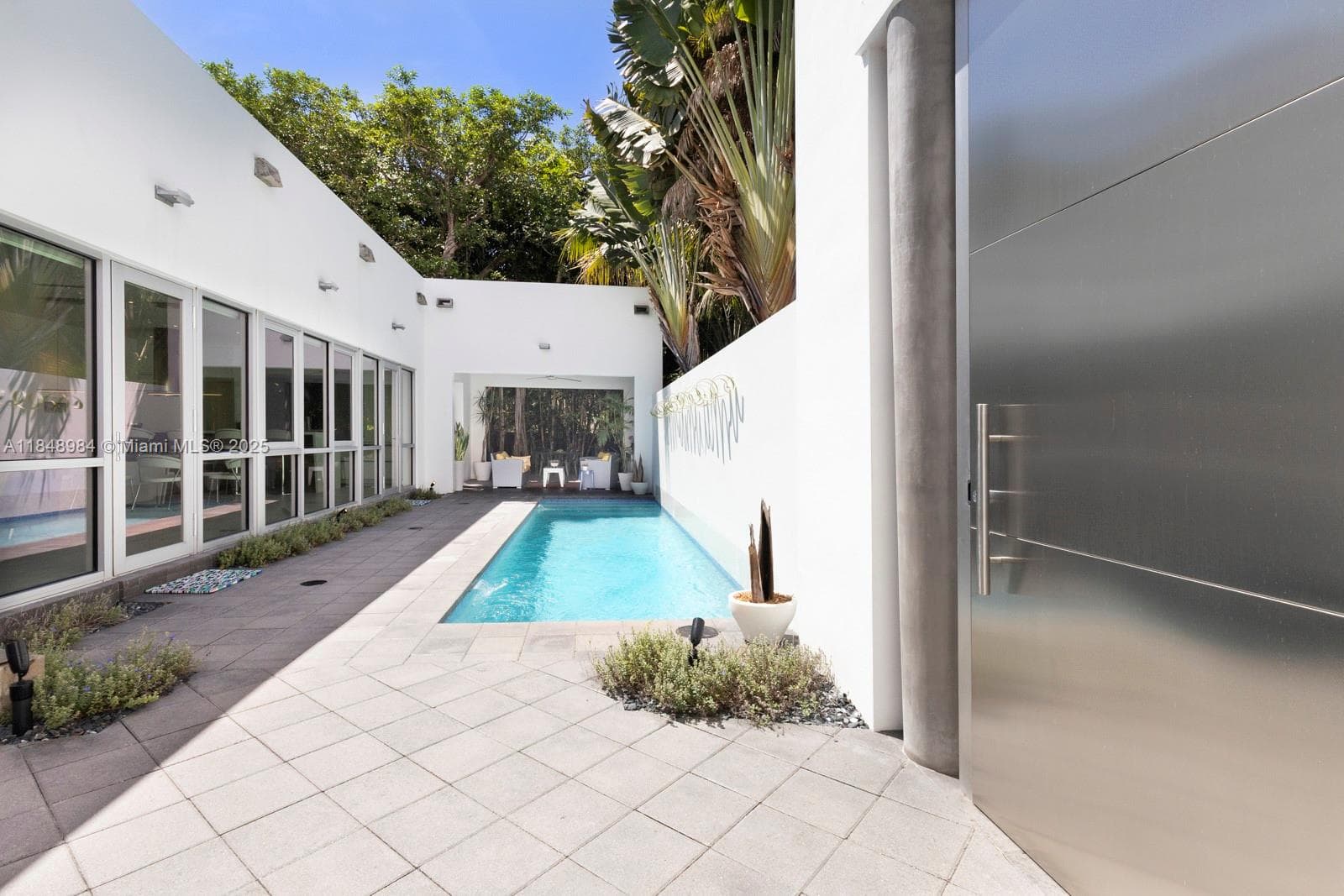 3175 Washington St, Miami FL 33133 — 8