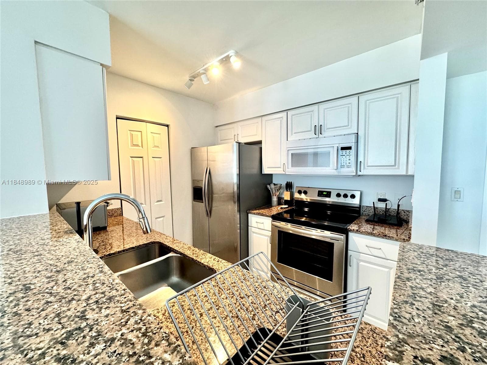 1155 Brickell Bay Dr # 906, Miami FL 33131 — 2