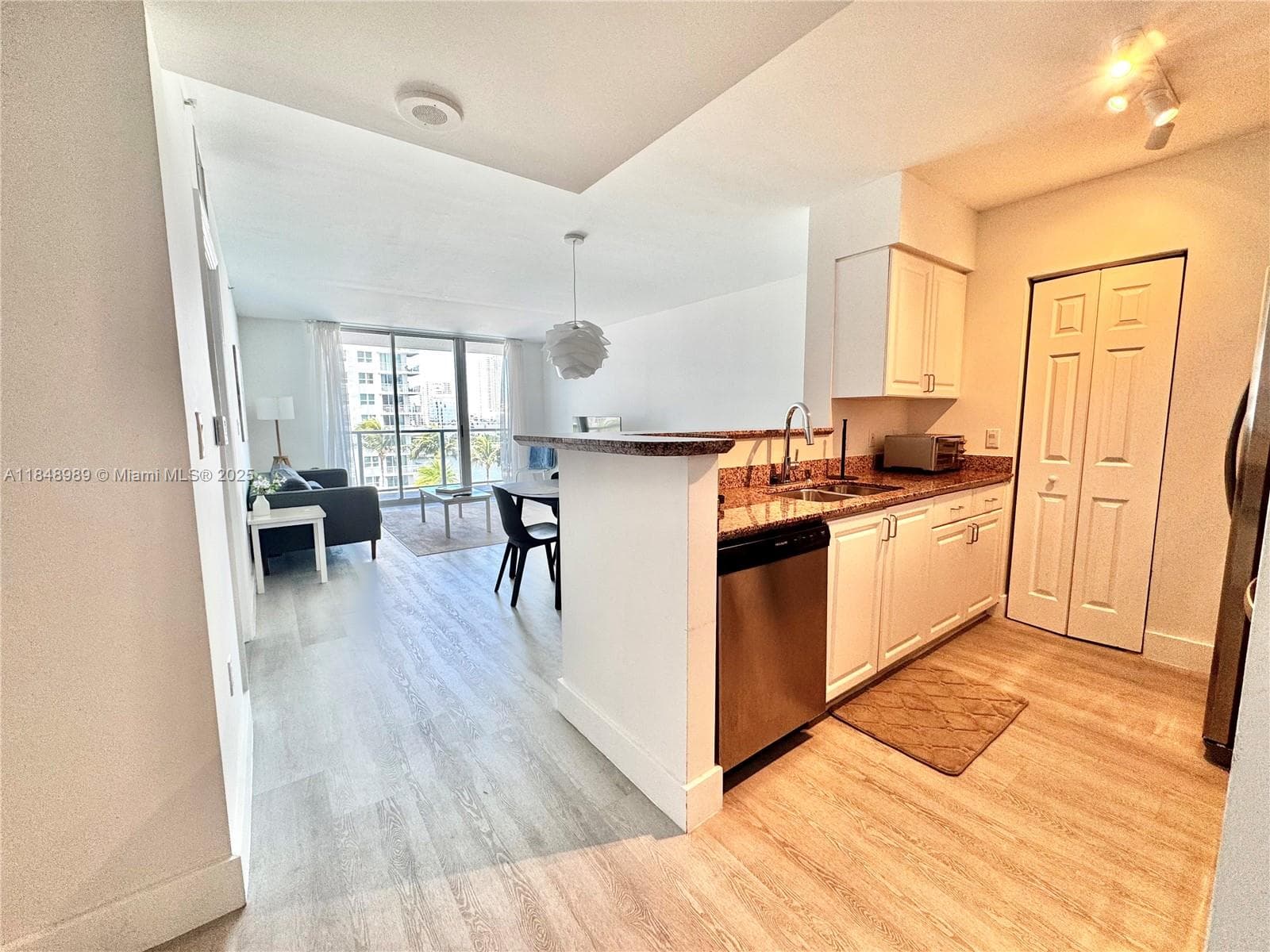 1155 Brickell Bay Dr # 906, Miami FL 33131 — 1