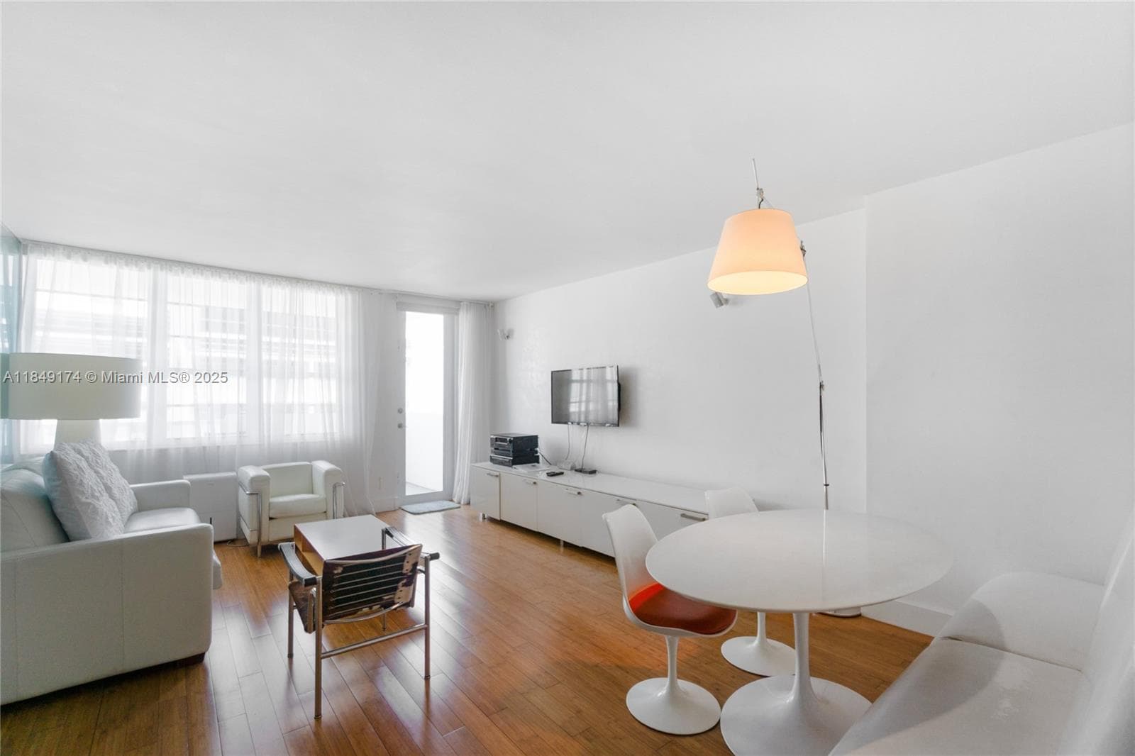 100 Lincoln Rd # 923, Miami Beach FL 33139 — 2