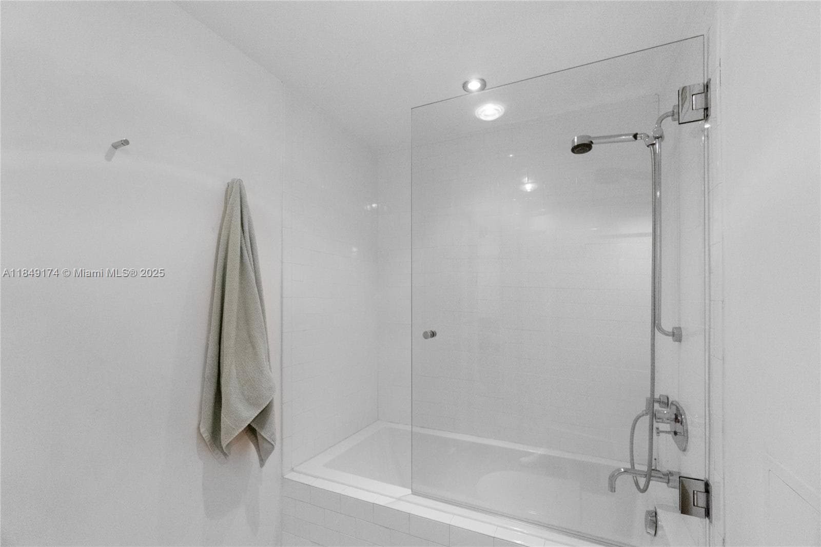 100 Lincoln Rd # 923, Miami Beach FL 33139 — 20