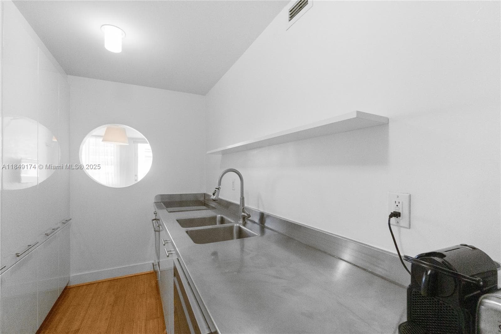 100 Lincoln Rd # 923, Miami Beach FL 33139 — 9