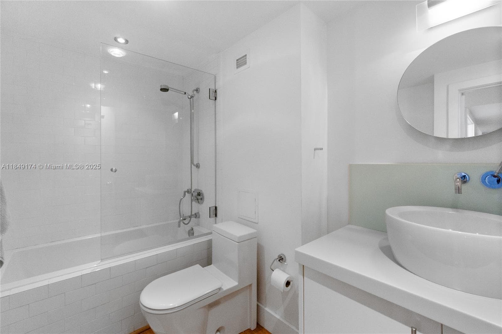 100 Lincoln Rd # 923, Miami Beach FL 33139 — 19