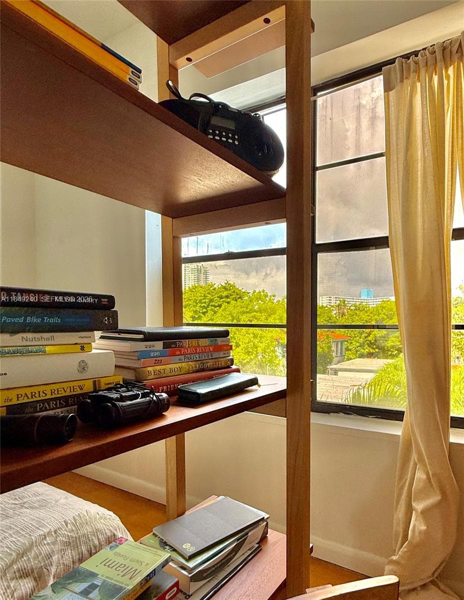 934 Michigan Ave # 304, Miami Beach FL 33139 — 17